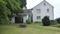 Ansicht mit Garage