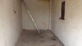 Abstellraum hinter Garage mit Dachboden