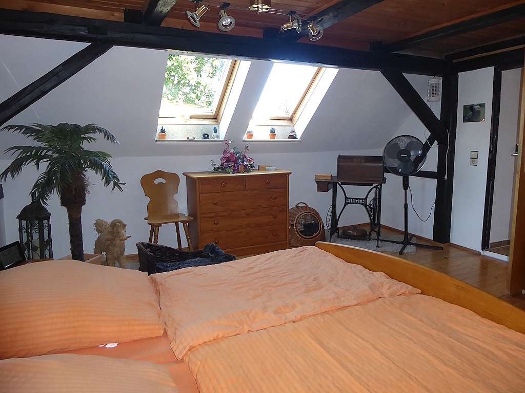 Schlafzimmer DG