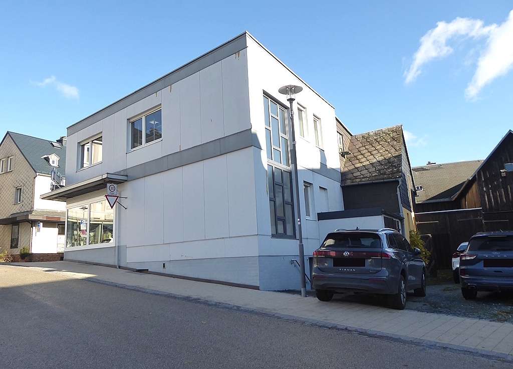 Anbau Gewerbe mit Hofzufahrt