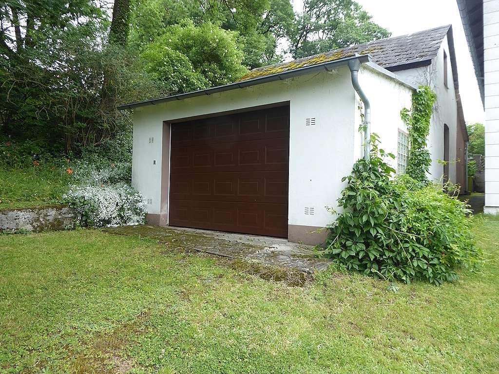 Garage mit Nebengebäude