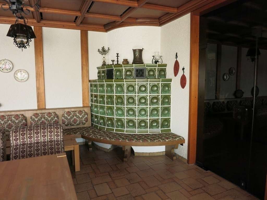 Kachelofen im Gemeinschaftsraum
