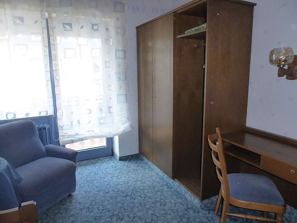 Zimmer mit Balkon